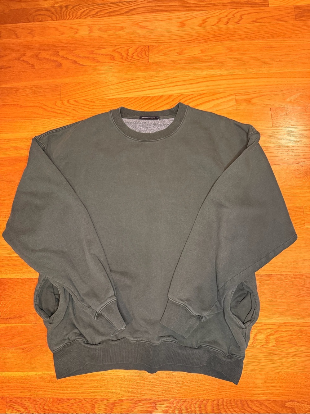 Brandy Melville J. Galt Oversized Green Crewneck Sweatshirt with Pockets
